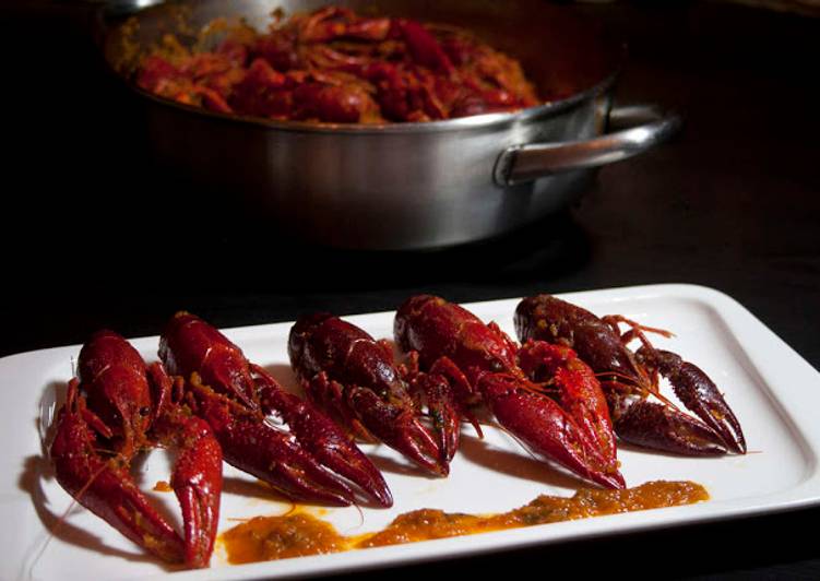 Cangrejos de río en salsa