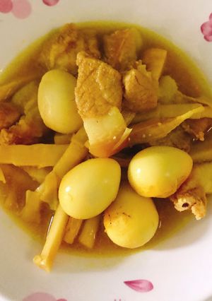 Hình của món Thịt kho măng trứng cút.