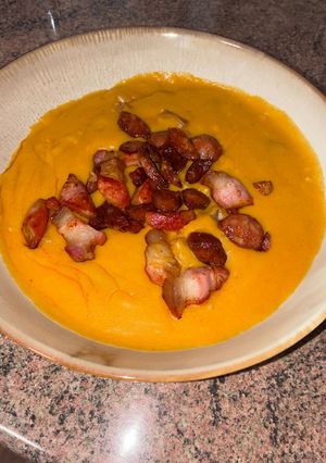 Una foto de Gachas de pitos con torreznos y chorizo