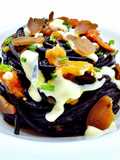 Spaghetti al nero di seppia con crema di scalogno e bottarga