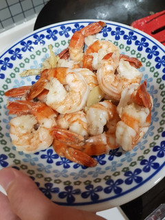 快速上菜之蒜香胡椒炒蝦仁 的食譜成品照片