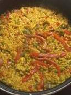 Una foto de Paella de pollo