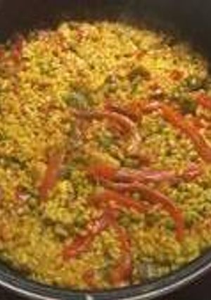 Una foto de Paella de pollo