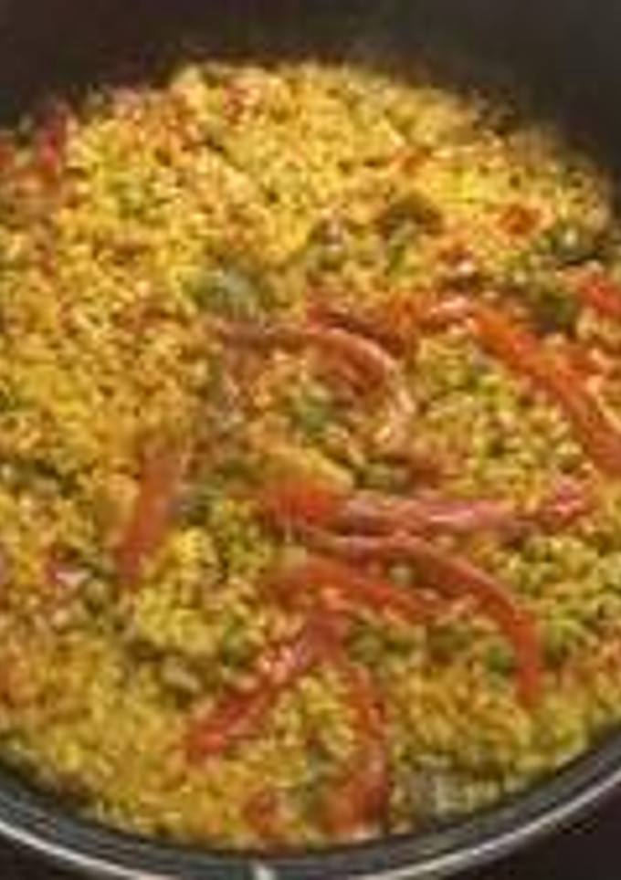 Una foto de Paella de pollo