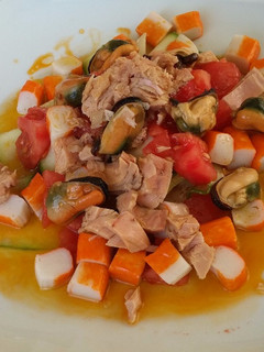 Una foto de Ensalada de calabacín con frutos del mar