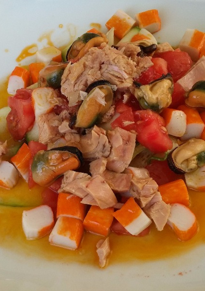 Una foto de Ensalada de calabacín con frutos del mar