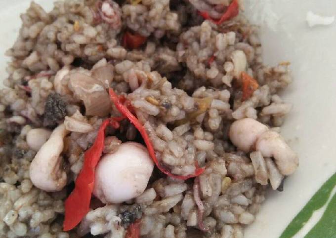 Cara Gampang Membuat Nasi Goreng Cumi Hitam, Lezat Sekali