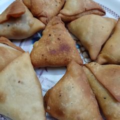 A picture of Qeema samosa.
