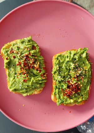 अवा काडो टोस्ट (Avocado Toast recipe in marathi) रेसिपी चे मुख्य फोटो