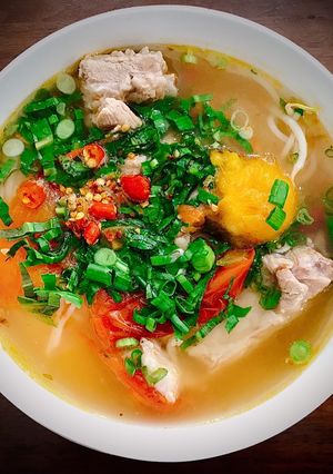 Hình của món Bún sườn non nấu trái thanh trà.