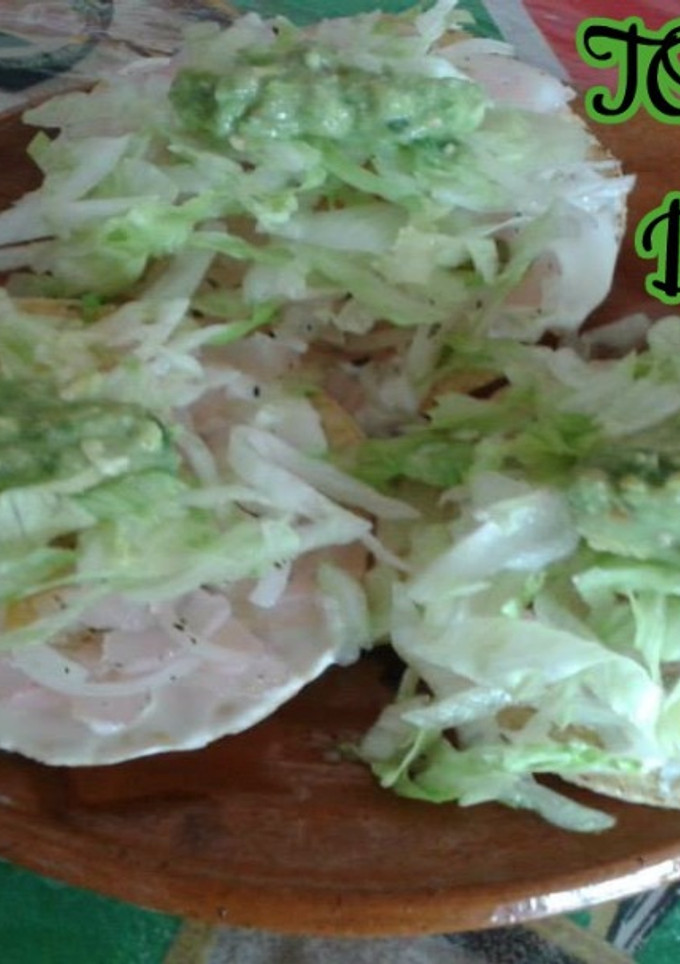 Una foto de Tostadas de pata (Antojitos  Mexicanos)