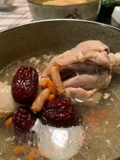 花旗蔘紅棗枸杞雞湯(電鍋版) 的食譜成品照片