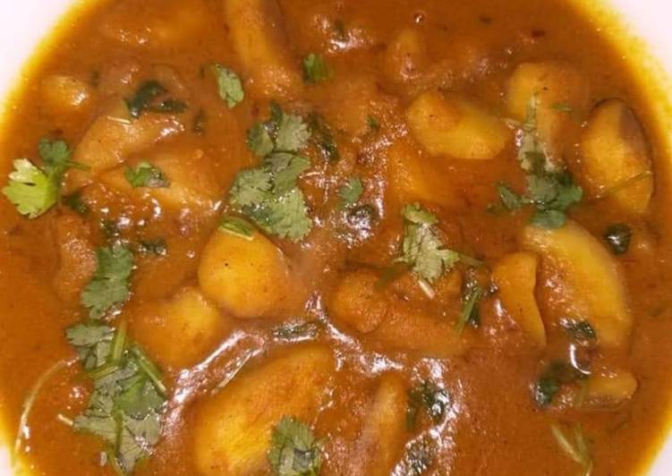Recipe of Any-night-of-the-week Water chestnut /singhara /panifal curry🍲🍲