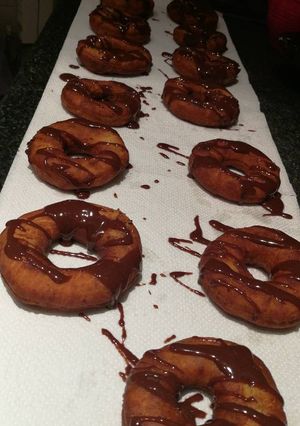 Una foto de Donuts con chocolate