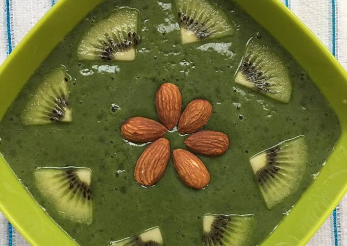 Cara Gampang Membuat Kiwi Green Smoothie Bowl yang Enak Banget