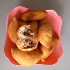 A picture of Soft meat pie.