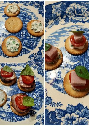 Una foto de Picada con galletitas