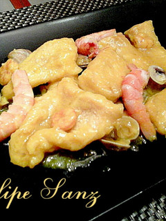 Una foto de Filetes bacalao fresco en salsa con marisco