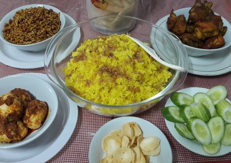 Cara Memasak Nasi Kuning Komplet Yang Enak