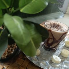 A picture of Banana and nutella milk shake.