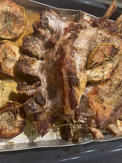Una foto de Corona de chuletas de cerdo
