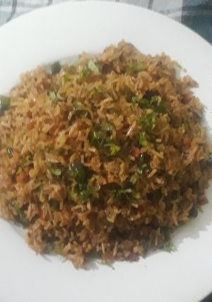 वेज फ्राइड राइस(veg fried rice recipe in hindi) रेसिपी मुख्य फोटो