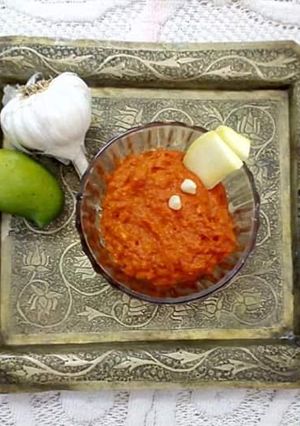 A picture of કેરી લસણની ચટણી.