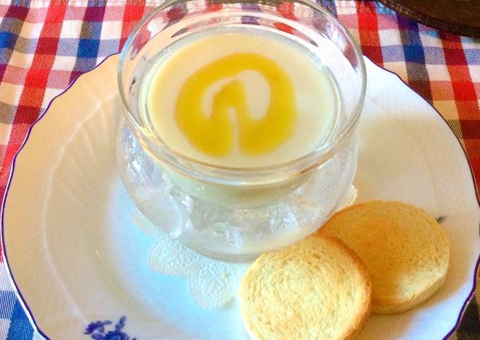 Modo più semplice a Preparare Fatto in casa Vichyssoise (zuppa fredda di patate)