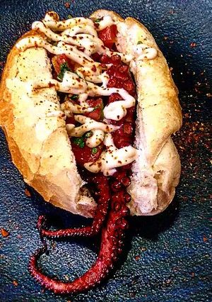 Foto de "Choripan" de Tentáculos com Salsa Criolla Páprica caseira e Maionese