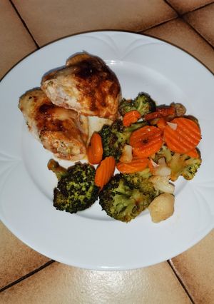 Egybensült zöldséges csirkecomb, csirkeszárny recept fotója