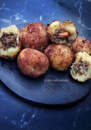 A picture of Stuffed potato balls.