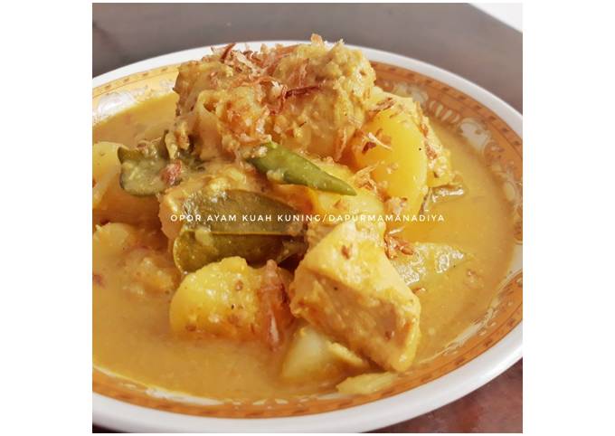 Opor ayam kuah kuning