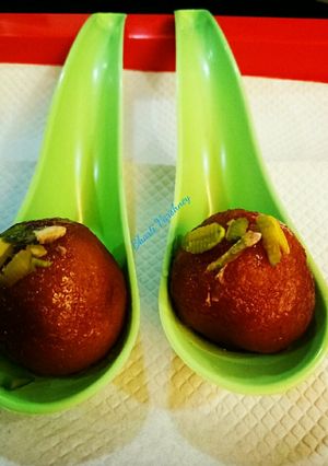 ब्रेड गुलाब जामुन (Bread gulab jamun recipe in Hindi) रेसिपी मुख्य फोटो