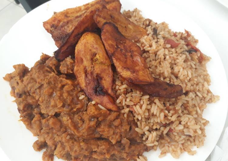 Recipe of Any-night-of-the-week Porriage beans,jollof rice with fried plantain