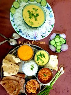 हरे प्याज़ की कढ़ी (hare pyaz ki kadhi reicpe in Hindi) रेसिपी मुख्य फोटो