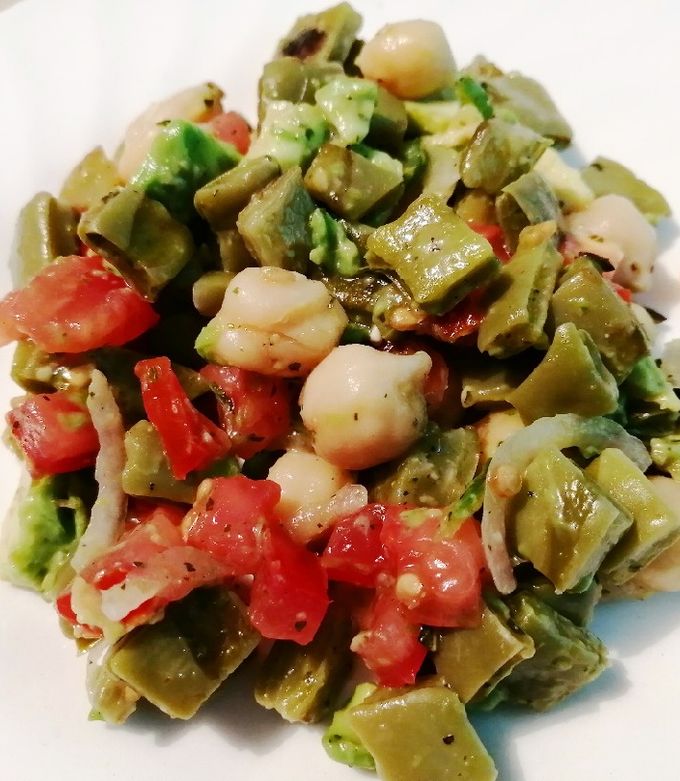 Una foto de Ensalada de garbanzos y nopales
