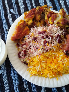 عکسی از دستور آلبالو پلو با مرغ سرخ شده