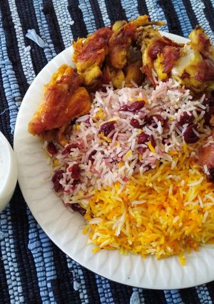عکسی از دستور آلبالو پلو با مرغ سرخ شده