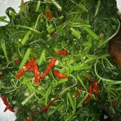 Tumis bayam রেসিপির প্রধান ছবি