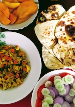 A picture of Mixed Vegetable and Tandoori Naan.