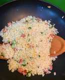 Cơm chiên trứng xúc xích