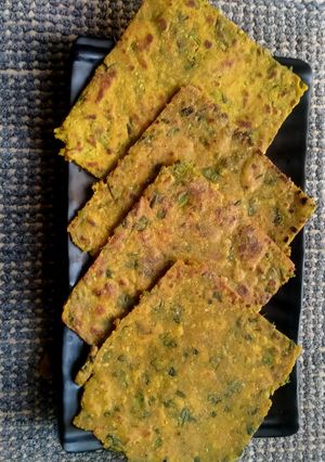 પાલક પરાઠા (Palak Paratha Recipe In Gujarati) રેસીપી મુખ્ય ફોટો