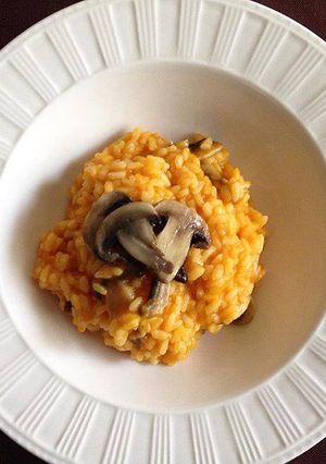 Una foto de Risotto de champiñones y pollo.