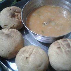 A picture of डाळ,बाटी.