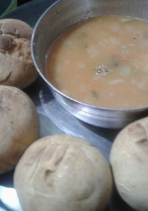 A picture of डाळ,बाटी.