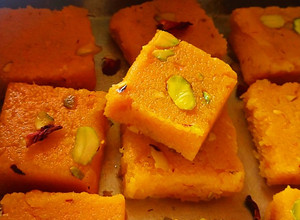 A picture of Coconut mango burfi.