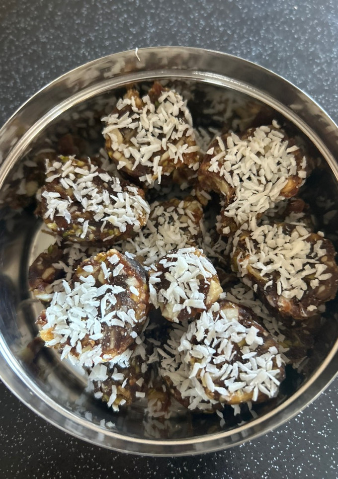 A picture of Dates delight.