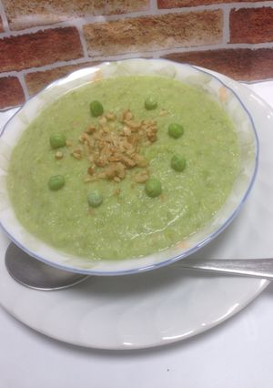 A picture of Pea Soup with Shrimp.