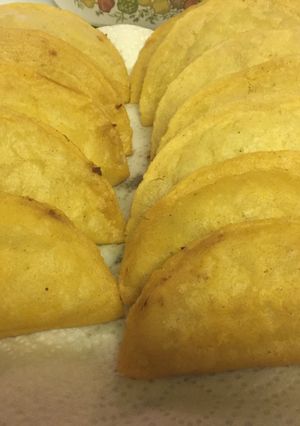 Una foto de Empanadas de pollo y queso!!