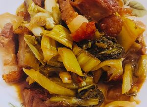 Hình của món Thịt heo quay kho dưa cải.